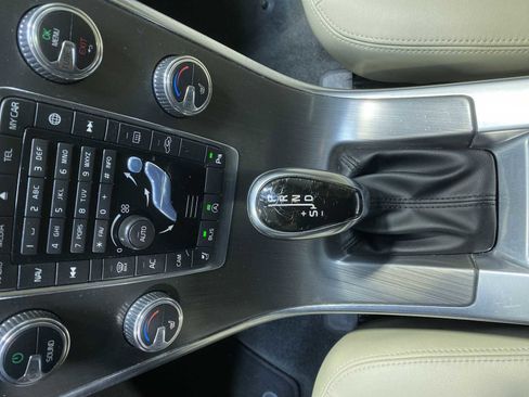 Used 2016 Volvo XC60 T6 w/ Proximity Package image 17