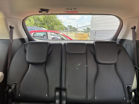 Used 2024 Kia Carnival EX FWD image 21
