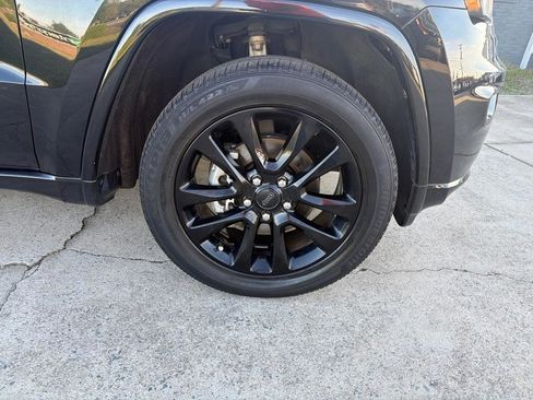 Used 2018 Jeep Grand Cherokee Altitude image 34