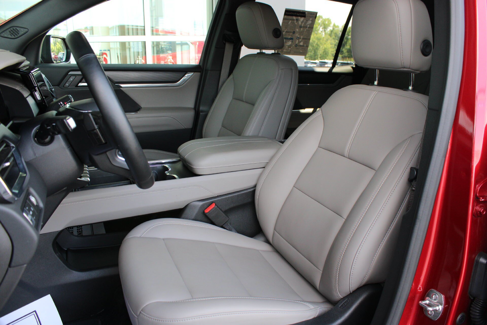 Used 2026 GMC Acadia Elevation w/ Elevation Premium Package FWD image 15