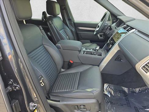 Used 2025 Land Rover Discovery Dynamic SE image 10