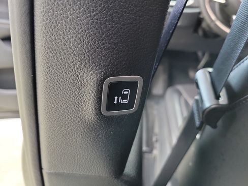 Used 2025 Chrysler Pacifica Select FWD image 19