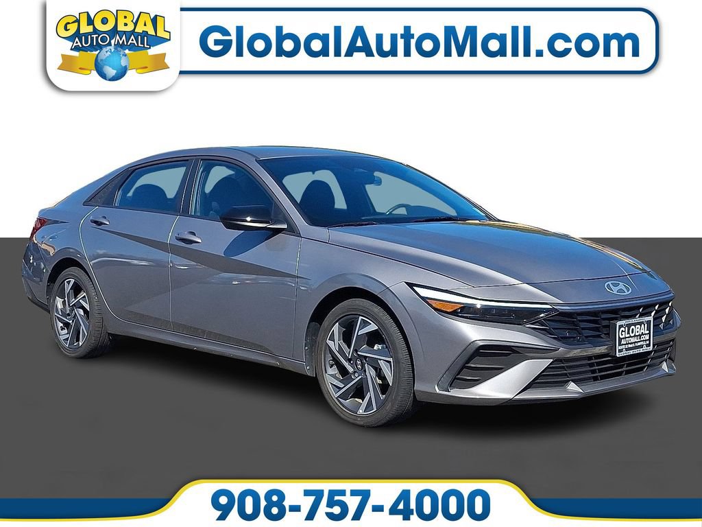 Used 2025 Hyundai Elantra SEL w/ Cargo Package FWD image 1