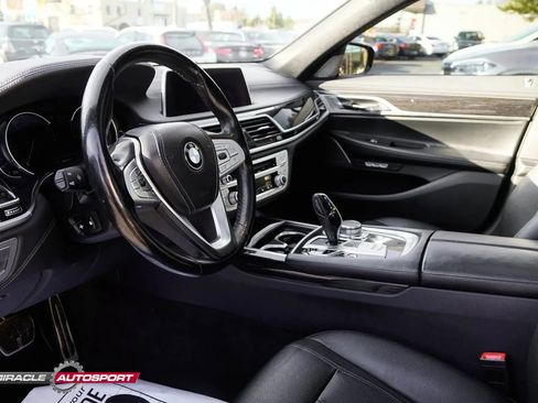 Used 2018 BMW 740i image 18
