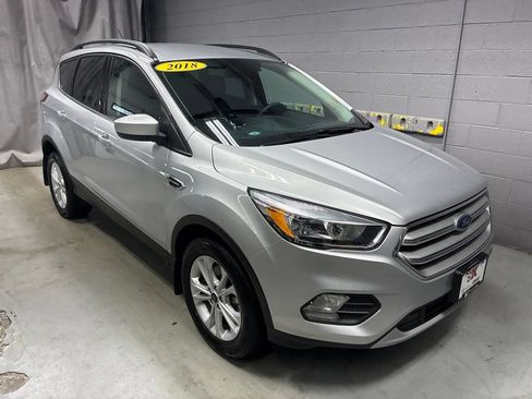 Used 2018 Ford Escape SE w/ SE Sync 3 Package AWD/4WD image 5