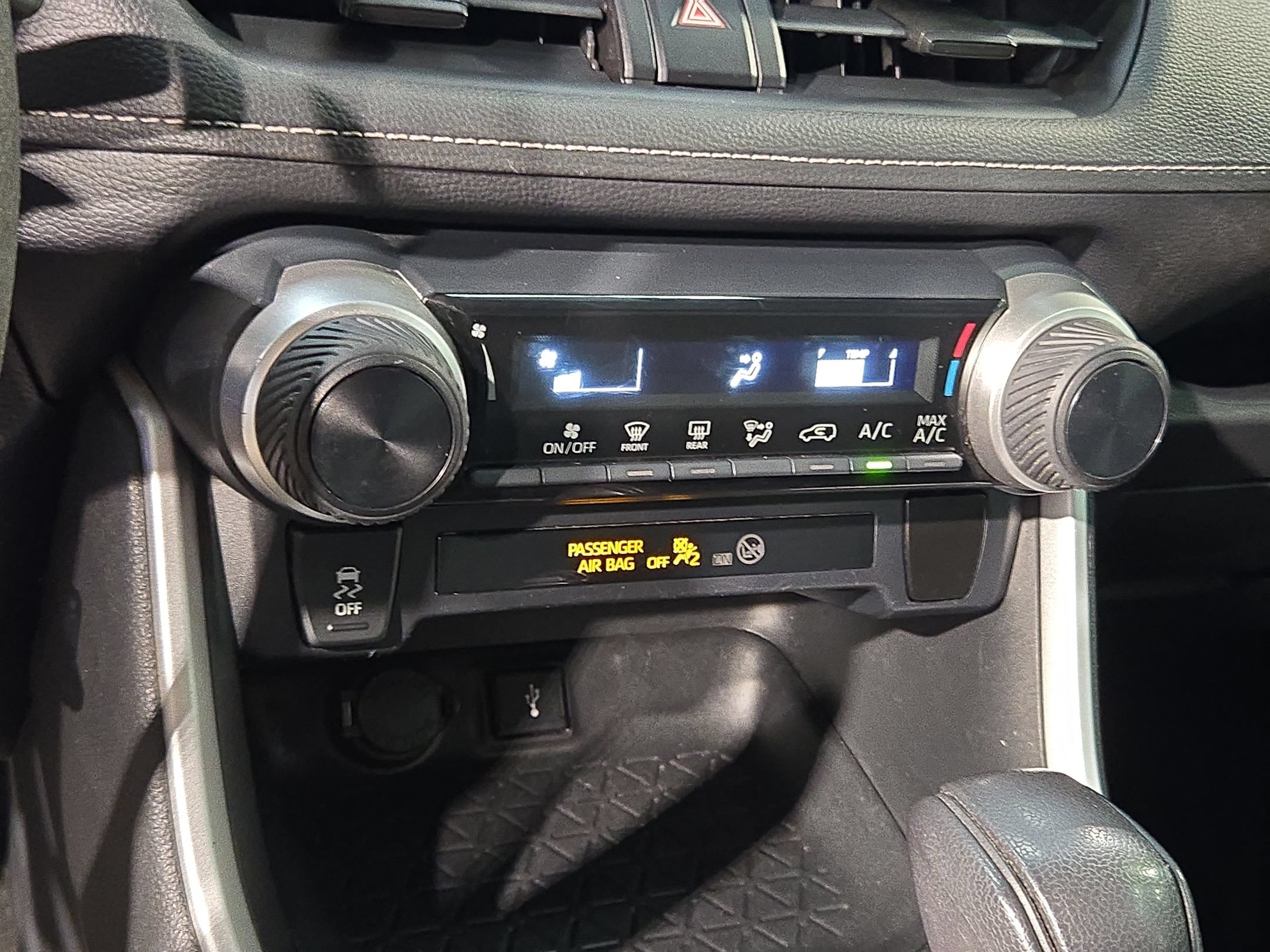 Used 2020 Toyota RAV4 LE FWD image 30