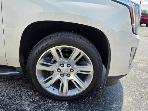 Used 2015 Cadillac Escalade Luxury AWD/4WD image 18