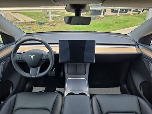 Used 2024 Tesla Model Y Long Range AWD/4WD image 13