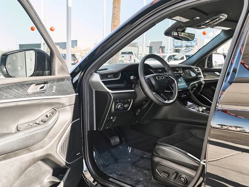 Used 2022 Jeep Grand Cherokee Trailhawk w/ Advanced Protech Group II image 15