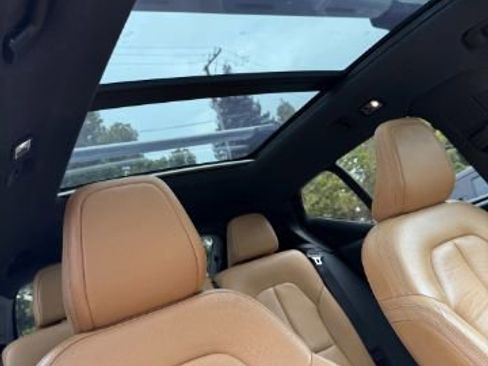 Used 2019 Volvo XC40 T5 Momentum image 18