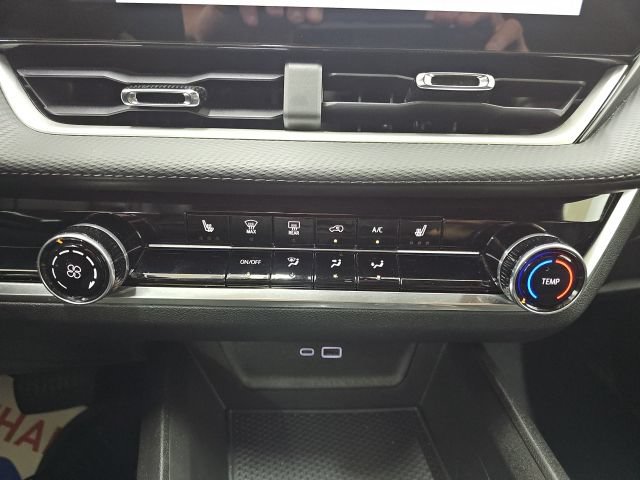 Used 2026 Chevrolet Equinox LT FWD image 9