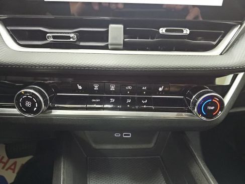 Used 2026 Chevrolet Equinox LT FWD image 9