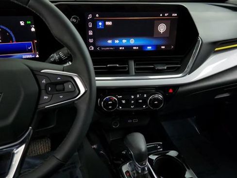 Certified 2024 Chevrolet Trax LT w/ Driver Confidence Package image 16