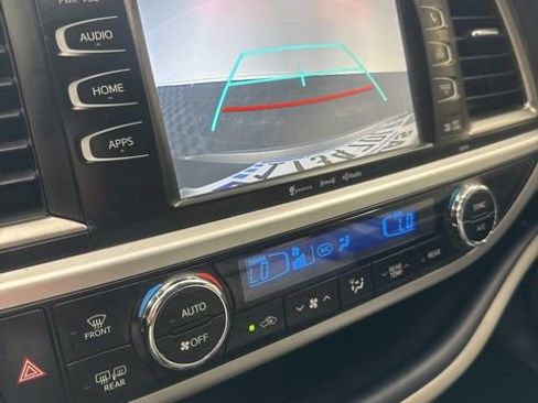 Used 2017 Toyota Highlander XLE FWD image 4