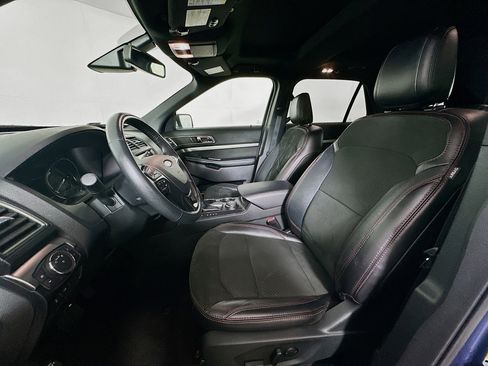 Used 2019 Ford Explorer XLT w/ Equipment Group 202A AWD/4WD image 13