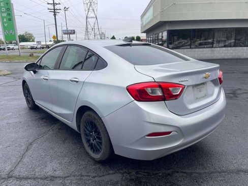 Used 2018 Chevrolet Cruze LS FWD image 3