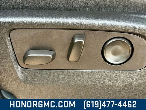 Used 2021 GMC Yukon SLT w/ SLT Premium Package image 13