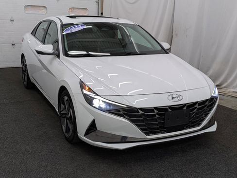 Used 2022 Hyundai Elantra Limited image 16