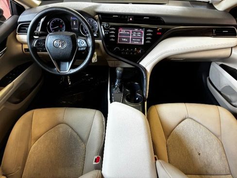 Used 2019 Toyota Camry LE image 3