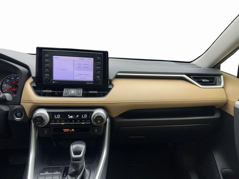 Used 2020 Toyota RAV4 XLE Premium image 20
