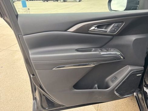 Used 2025 Chevrolet Traverse High Country AWD/4WD image 12