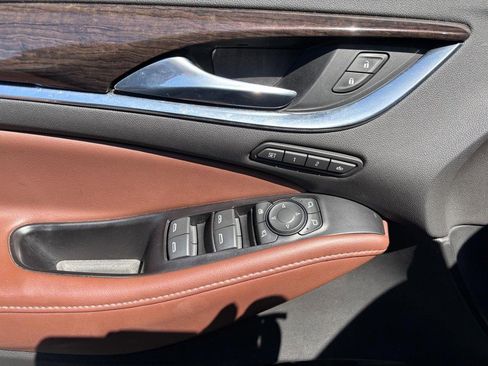 Used 2018 Buick Enclave Avenir AWD/4WD image 10