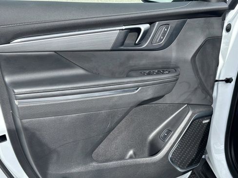 Used 2025 Buick Enclave Preferred image 17