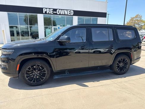 Used 2023 Jeep Grand Wagoneer Series II AWD/4WD image 2