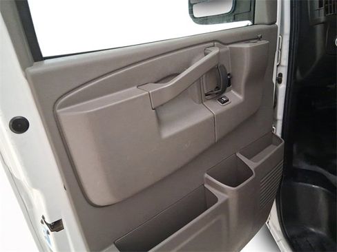 Used 2017 Chevrolet Express 3500 Extended image 13