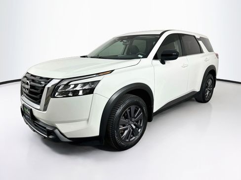 Used 2023 Nissan Pathfinder S AWD/4WD image 3