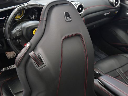 Used 2015 Ferrari California T RWD image 33