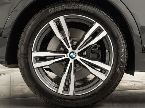Used 2025 BMW X7 M60i image 41