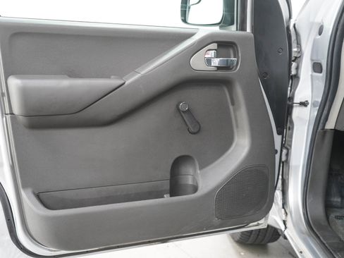 Used 2009 Nissan Frontier SE RWD image 13