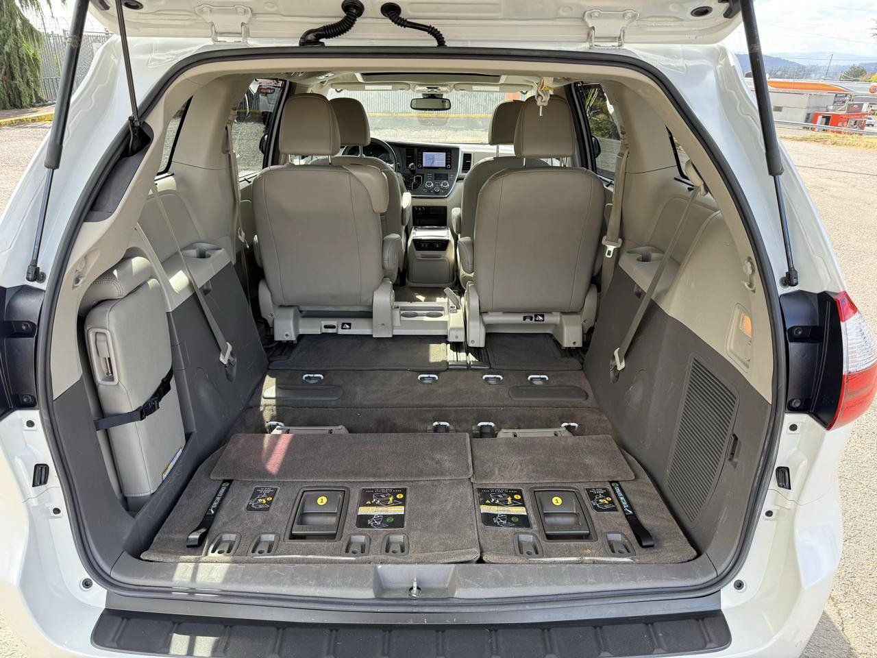 Used 2018 Toyota Sienna XLE w/ XLE Navigation Package FWD image 23