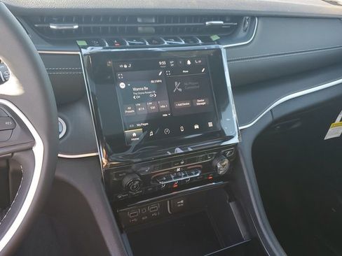 New 2025 Jeep Grand Cherokee L Altitude image 25