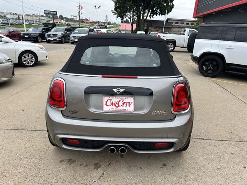 Used 2016 MINI Cooper S image 6