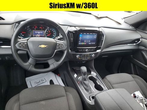 Used 2023 Chevrolet Traverse LT image 9