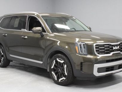 Used 2024 Kia Telluride S w/ S Sunroof Package