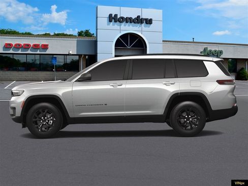 New 2025 Jeep Grand Cherokee L Altitude image 2