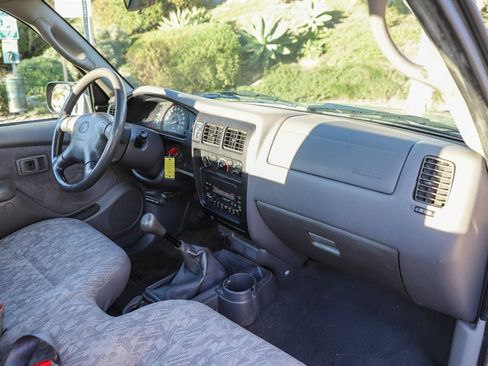 Used 2004 Toyota Tacoma 2WD Regular Cab image 17