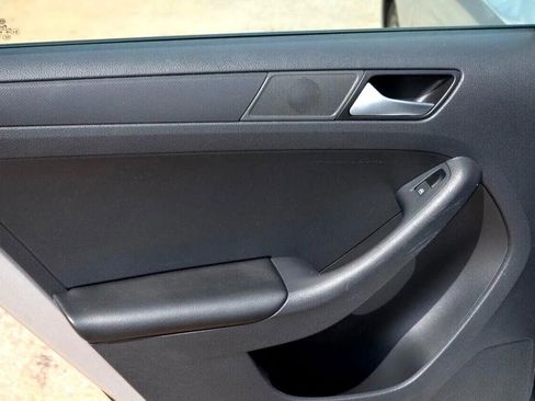 Used 2014 Volkswagen Jetta S image 24