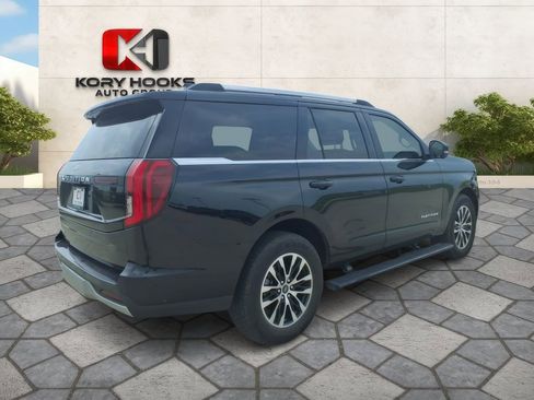 Used 2025 Ford Expedition Platinum AWD/4WD image 4