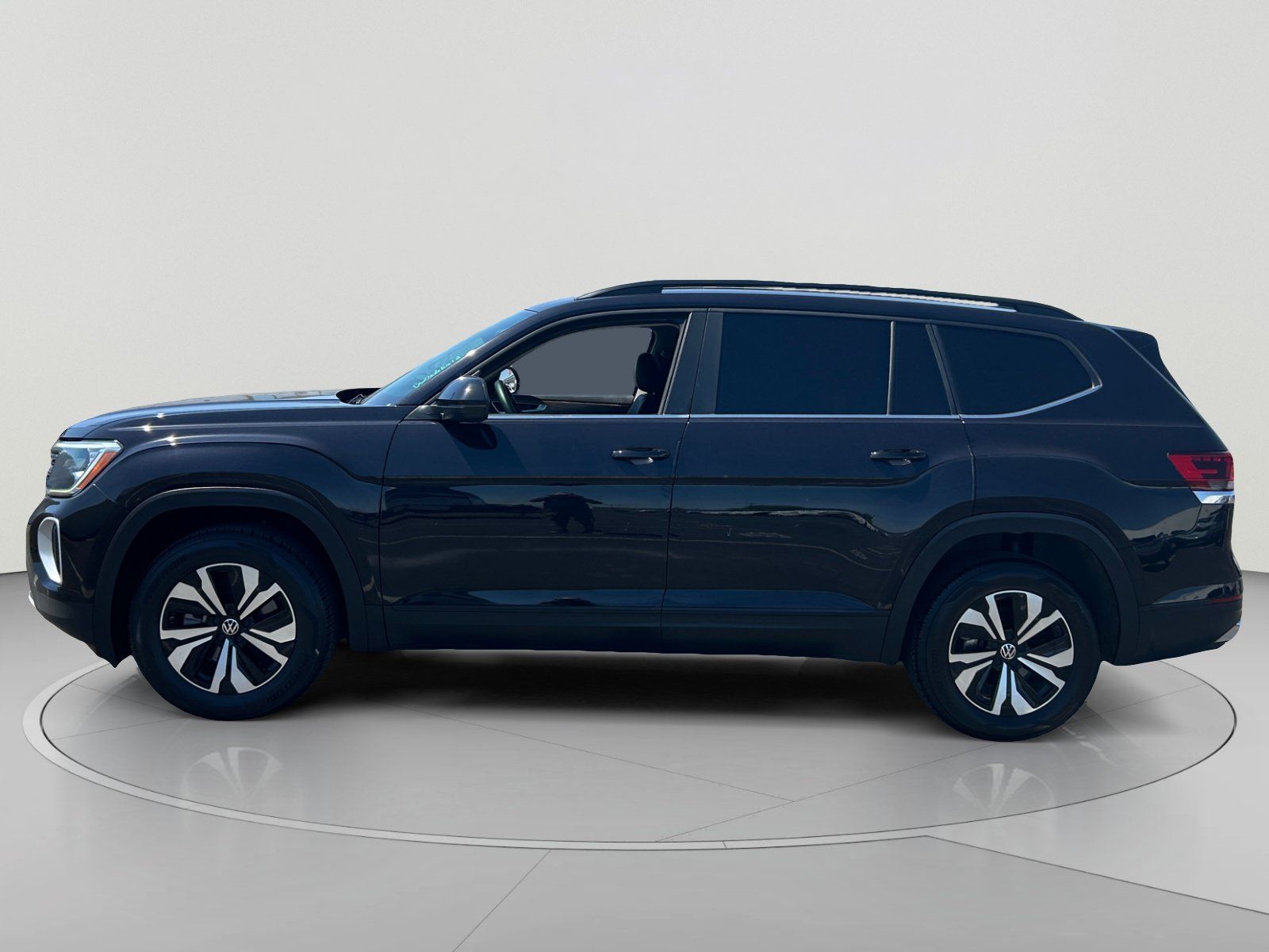 Certified 2024 Volkswagen Atlas SE AWD/4WD image 2