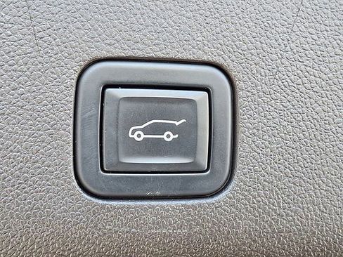 Used 2021 GMC Yukon Denali w/ Denali Premium Package image 29