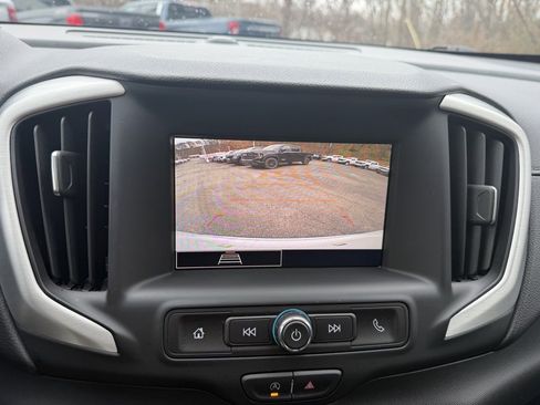 Used 2024 GMC Terrain SLE w/ Driver Convenience Package image 25