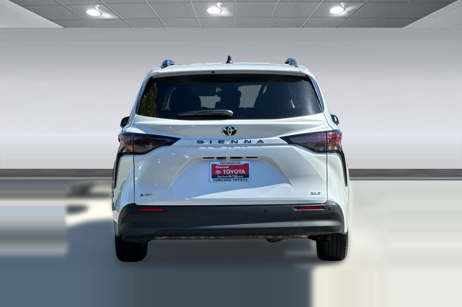 Used 2026 Toyota Sienna XLE FWD image 10