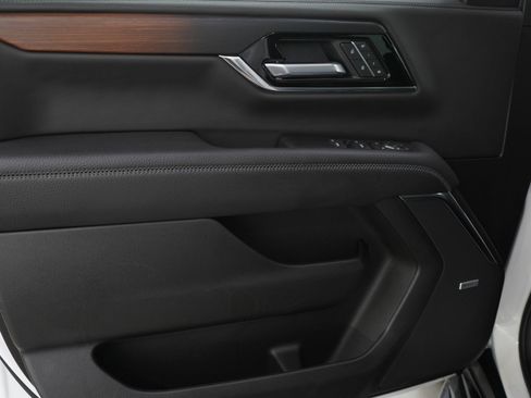 Used 2025 GMC Yukon XL Denali image 25