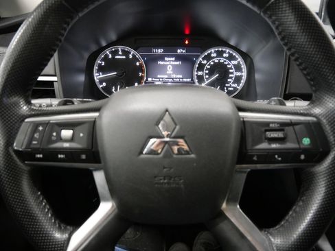 Used 2024 Mitsubishi Outlander SE AWD/4WD image 16