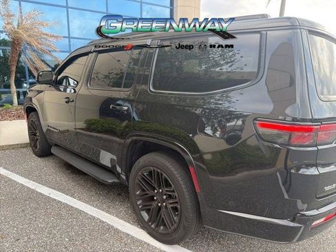 Used 2024 Jeep Wagoneer Series II AWD/4WD image 5