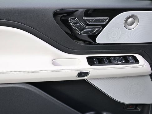 New 2026 Lincoln Aviator Reserve image 23